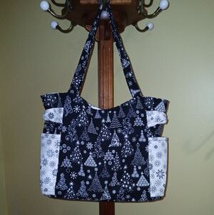 Jenna Bee Black & White Holiday Tote + Matching Wristlet Set